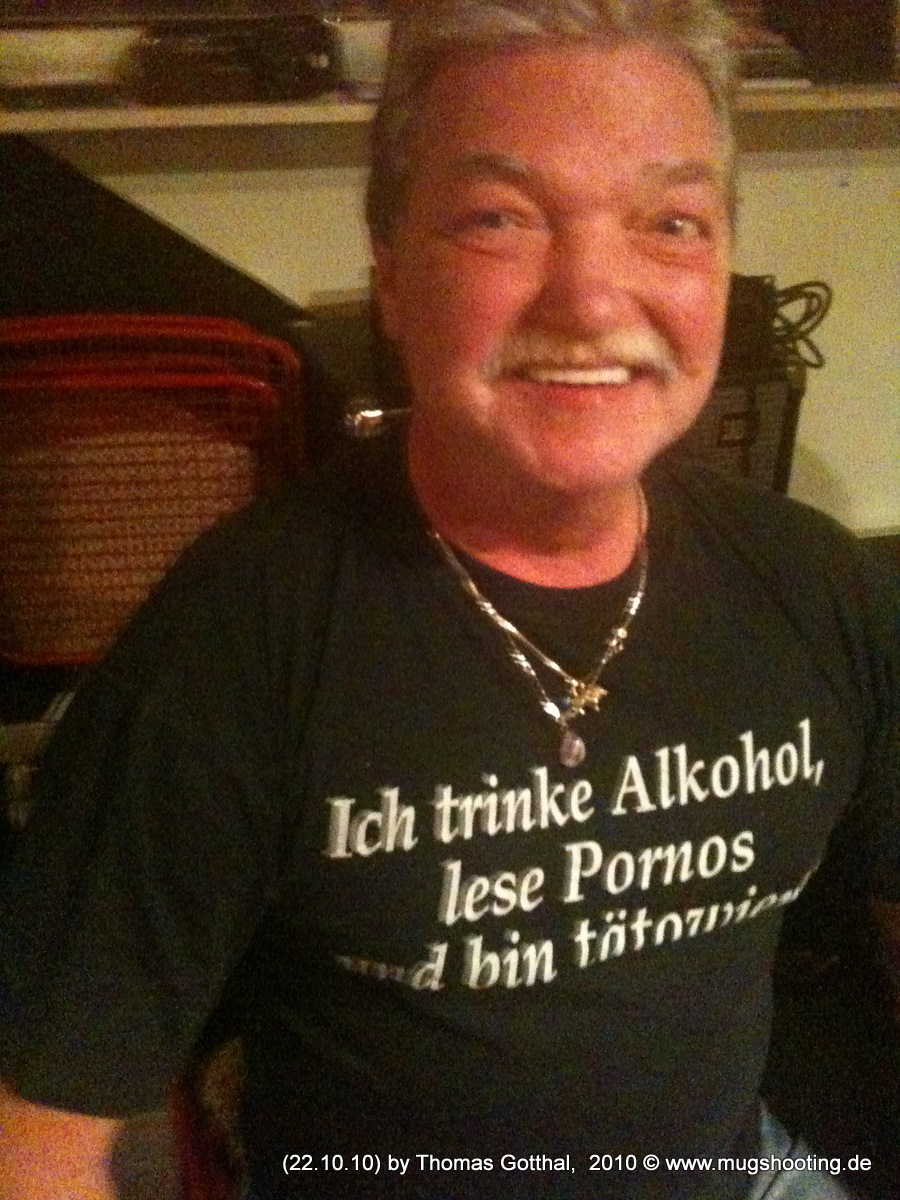 Sein Name ist Dieter, oder anders: Alkohol, Pornos & Tätowierungen Sein Name ist Dieter, oder anders: Alkohol, Pornos & Tätowierungen