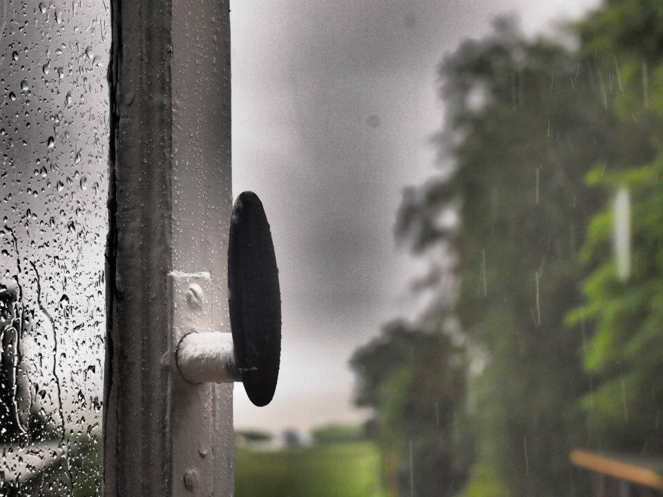 Foto und Fensterbeschlag des Tages (Innenansicht - © Poison, Bu Gatti 2012) Foto und Fensterbeschlag des Tages (Innenansicht - © Poison, Bu Gatti 2012)