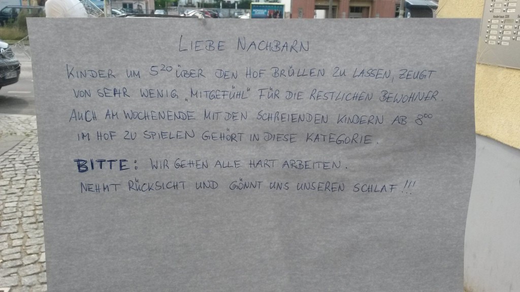 Kinder über den Hof brüllen zu lassen (Foto: Malte Welding, Journalist)